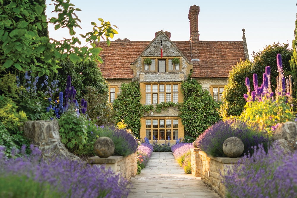 couples-romance-holiday-england