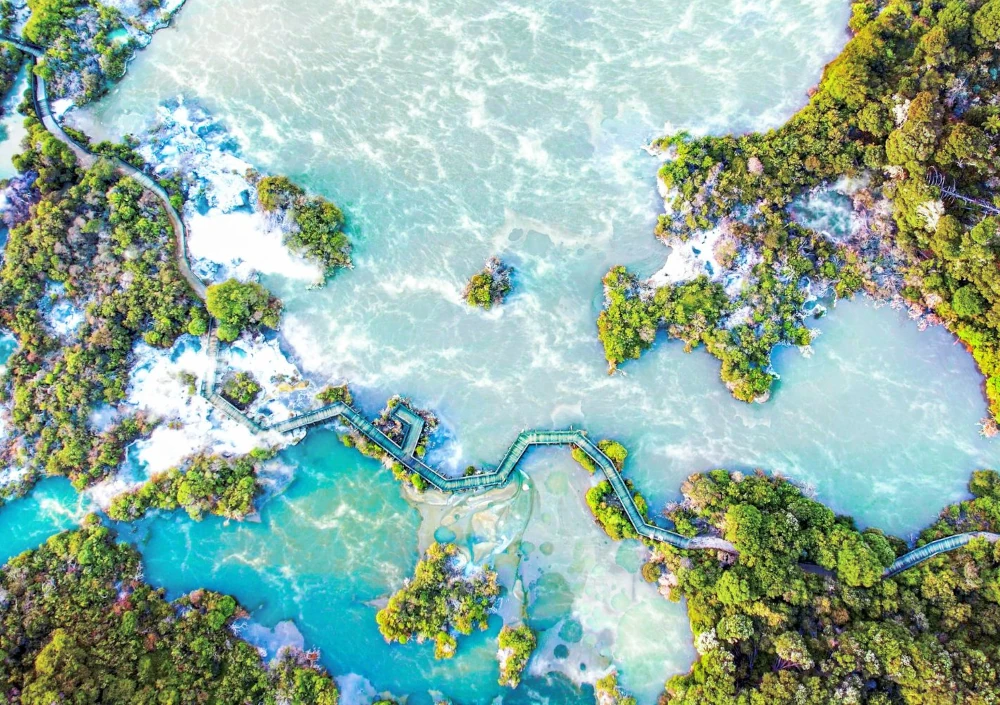 new-zealand-geothermal-pools-stunning